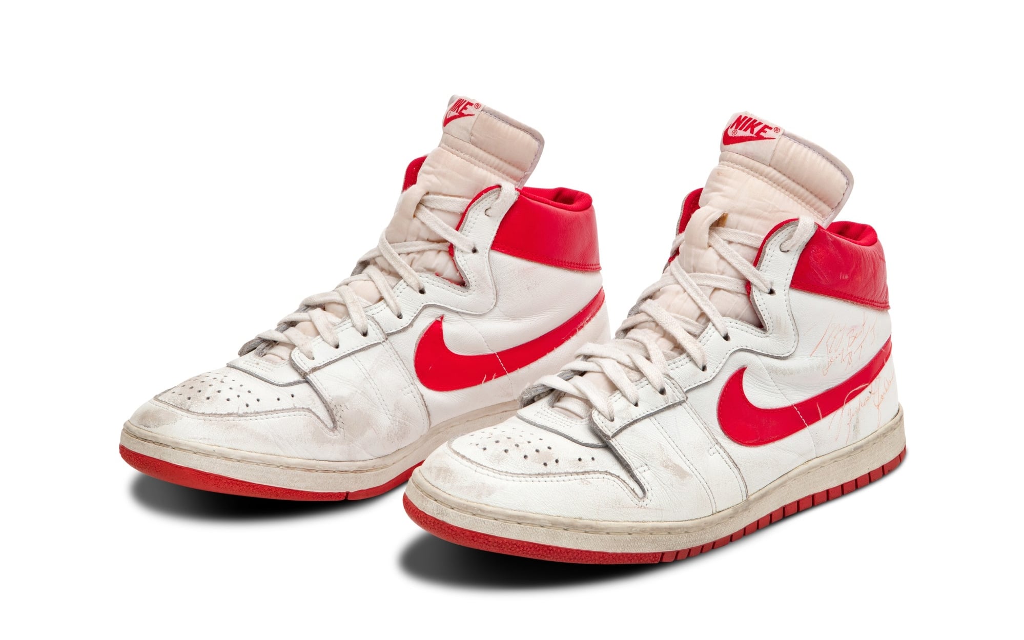 Glad Stoop spise Michael Jordan, le scarpe indossate nel 1984 vendute all'asta per 1,5  milioni di dollari | Sky TG24