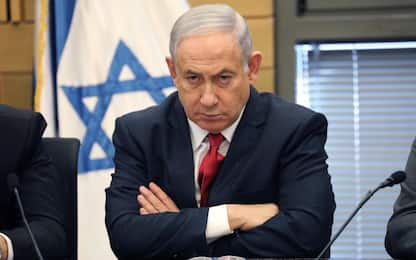 Israele, Netanyahu incriminato in 3 inchieste: anche accusa corruzione