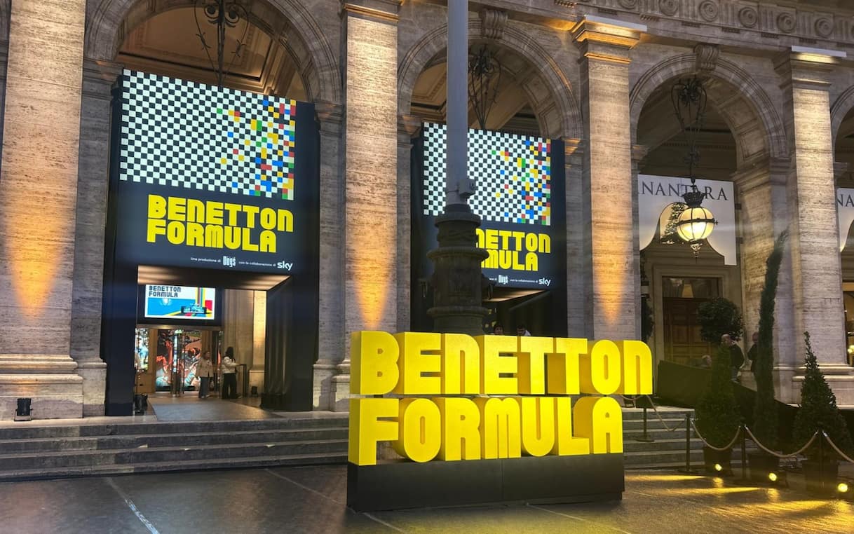 https://static.sky.it/editorialimages/7f006a369f417b77a7a945842ea0b48bf5a6e7f1/skysport/it/motori/formula-1/2025/11/13/formula-benetton-docufilm-prima-cinema/f1_benetton_formula_premiere_cinema.jpg?im=Resize,width=1218
