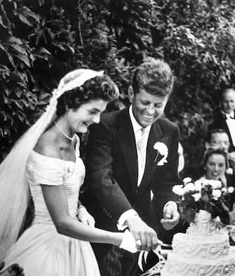 John Fitzgerald Kennedy e la moglie Jackie il giorno del matrimonio