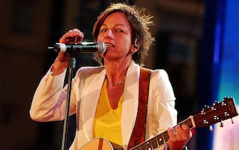 NAPLES, ITALY - JUNE 02:  Italian singer Gianna Nannini performs at Festivalbar on June 2, 2006 in Naples, Italy.  (Photo by Morena Brengola/Getty Images)