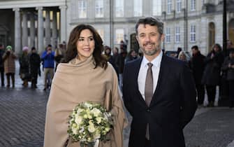 epa09700433 Danish Crown Prince Frederik (R) and Crown Princess Mary arrive at the opening of 'A Queen's Jewelry Box' at the Amalienborg Museum in Christian VIII's Palace at Amalienborg in Copenhagen, Denmark, 21 January 2022. The exhibition presents for the first time ever over 200 known and lesser known jewelery from the Queen's private jewelery collection.  EPA/Philip Davali  DENMARK OUT