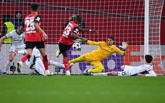 LEVERKUSEN, GERMANY - DECEMBER 10: Nordi Mukiele takes a shot to score his team's first goal as goalkeeper Yann Sommer of FC Internazionale tries to make a save during the UEFA Champions League 2024/25 League Phase MD6 match between Bayer 04 Leverkusen and FC Internazionale Milano at BayArena on December 10, 2024 in Leverkusen, Germany. (Photo by Mattia Ozbot - Inter/Inter via Getty Images)