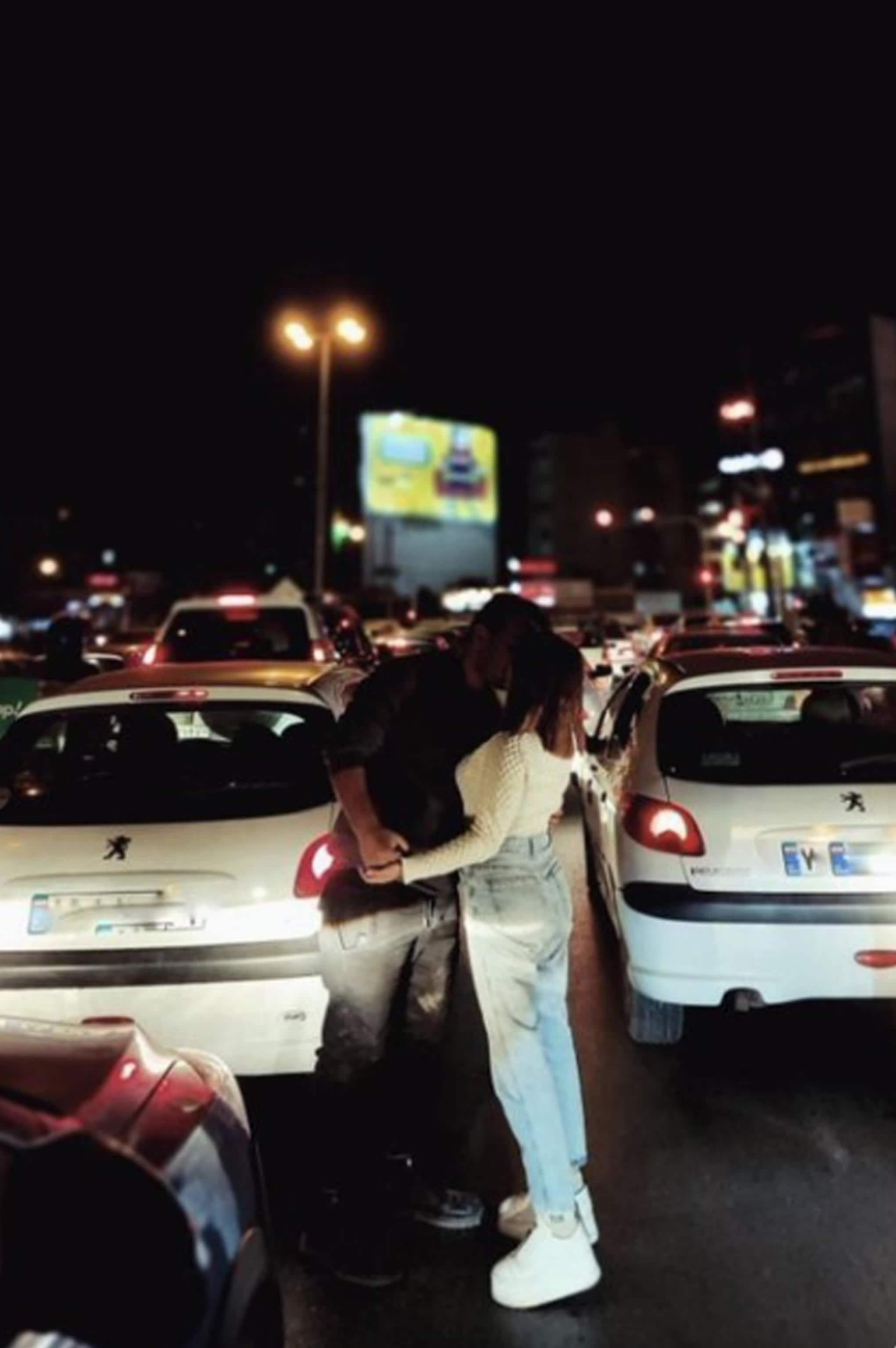 Un post sul profilo Twitter di Siavash Ardalan: ''Never too early for a French kiss in public; a young Iranian couple in the city of poets, Shiraz, find time in the midst of a deadly nation wide revolt against the ruling clerics, to celebrate life''. La foto ritrae il bacio di due sconosciuti a Shiraz, in Iran.
TWITTER SIAVASH ARDALAN
+++ATTENZIONE LA FOTO NON PUO' ESSERE PUBBLICATA O RIPRODOTTA SENZA L'AUTORIZZAZIONE DELLA FONTE DI ORIGINE CUI SI RINVIA+++ (NPK)