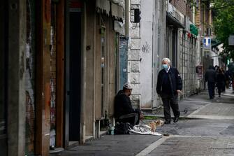 Coronavirus, riapertura di alcuni esercizi commerciali a Roma