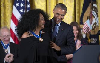 epa05643106 US President Barack Obama awards US singer Diana Ross (L) the Presidential Medal of Freedom during a ceremony in the East Room of the White House in Washington, DC, USA, 22 November 2016.  EPA/SHAWN THEW