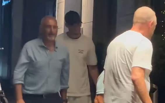 https://static.sky.it/editorialimages/8041a18140ba77e3cc97bcef3d4e93c30bf106b4/skysport/it/calcio/calciomercato/video/2025/07/17/napoli-beukema-calciomercato-news/beukema_napoli_arrivo.jpg?im=Resize,width=565