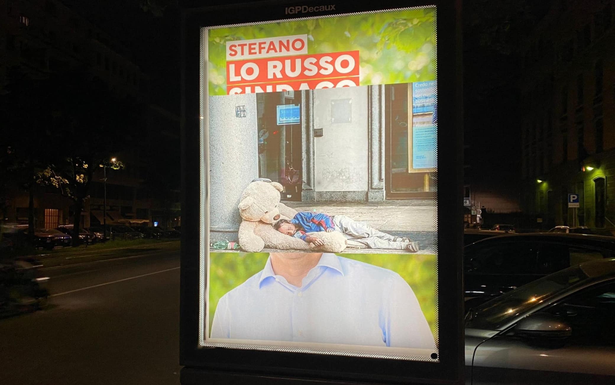 La nuova provocazione dello street artist Andrea Villa, il 'Banksy torinese' che ha oscurato i cartelloni elettorali dei tre principali candidati sindaco di Torino, Stefano Lo Russo, Paolo Damilano e Valentina Sganga, con delle immagini dei problemi della città a Torino, 24 settembre 2021.
ANSA/ANDREA VILLA EDITORIAL USE ONLY NO SALES