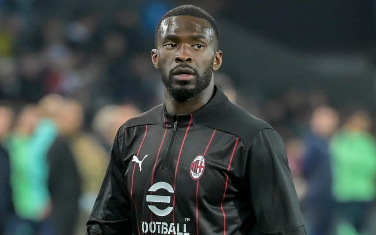 https://static.sky.it/editorialimages/806e9a9abb2da99cbb758a8e67f6de914e00543b/skysport/it/calcio/serie-a/video/2025/10/03/juventus-milan-tomori-infortunio-news-1040703/tomori_milan_ipa.jpg?im=Resize,width=1218