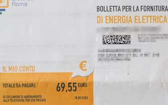 Una bolletta della fornitura elettrica ACEA, Roma, 5 gennaio 2018.
ANSA/ALESSANDRO DI MEO