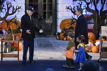 WASHINGTON DC, UNITED STATES - OCTOBER 30: United States President Joe Biden and First Lady Jill Biden arrive to greet trick-or-treaters on the South Lawn of the White House for Halloween at the White House in Washington DC, United States on October 30, 2023. US Secretary of State Antony Blinken (R) also attended the event. (Photo by Celal Gunes/Anadolu via Getty Images)