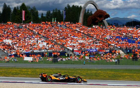 https://static.sky.it/editorialimages/80a39f3c4aaf6afb923df404a3057ffa683db89e/skysport/it/motori/formula-1/video/2025/06/29/f1-gp-austria-2025-ultimo-giro-video/f1_norris_getty_gp_austria_2025.jpg?im=Resize,width=565