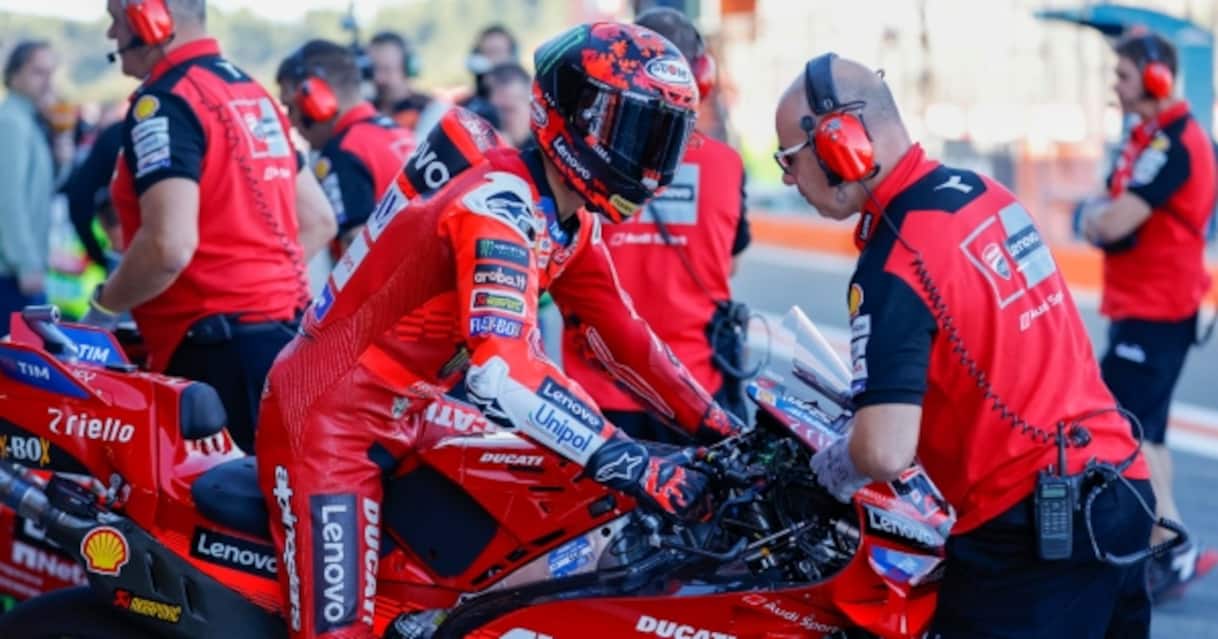 https://static.sky.it/editorialimages/80a84ce8a237fedc33384b921da7b31ad2020abd/skysport/it/motori/motogp/2025/11/17/test-motogp-valencia-2025-programma-orari/bagnaia_box_ansa_og.jpg?im=Resize,width=1218
