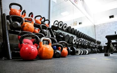 La sala pesi della palestra Silver Gym chiusa secondo le misure anti Covid contenute nel nuovo DPCM entrato in vigore da oggi, Roma, 26 ottobre 2020. ANSA/RICCARDO ANTIMIANI