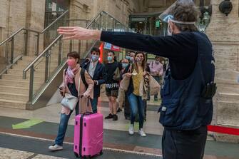 Milano. Stazione Centrale riapertura delle Regioni partenze in treno Fase 3