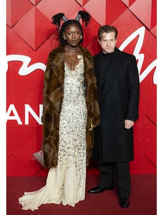 09-fashion-awards-2024-red-carpet-look-ipa - 1