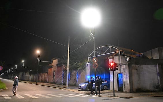 Disordini Cpr Torino, feriti quattro agenti e un migrante