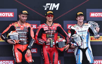 Superbike, Bulega vince gara 2 davanti a Petrucci