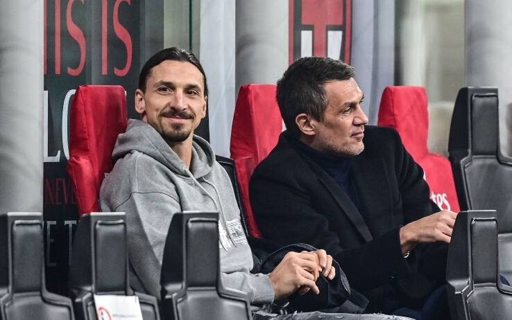Ibrahimovic in tribuna a San Siro assieme Maldini durante Milan-Udinese Ibrahimovic in tribuna a San Siro assieme Maldini durante Milan-Udinese