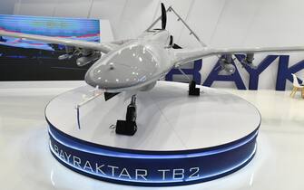 epa10161290 A medium-altitude long-endurance Bayraktar TB2 is on display at the 30th edition of the International Defence Industry Salon (MSPO) in Kielce, Poland, 05 September 2022. The International Defence Industry Salon is comprehensive presentation of military equipment, business meetings and contracts concluded between manufacturers from different continents and the defence sector bodies. MSPO is held from 6 to 9 September 2022.  EPA/Wojtek Jargilo POLAND OUT