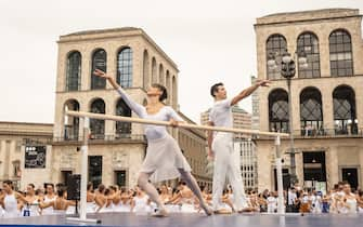 roberto bolle ondance milano duomo ballo in bianco