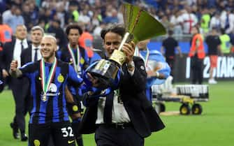 Inter Milan’s coach Simone Inzaghi celebrates  the victory of the championship at the end of  the Italian serie A soccer match between Fc Inter  and Lazio  at  Giuseppe Meazza stadium in Milan, 19 May 2024.
ANSA / MATTEO BAZZI