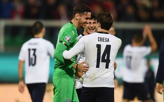 PALERMO, ITALY - NOVEMBER 18:  Alex Meret, Riccardo Orsolini and Federico Chiesa of Italy celebrate during the UEFA Euro 2020 Qualifier between Italy and Armenia on November 18, 2019 in Palermo, Italy.  (Photo by Claudio Villa/Getty Images)