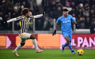 Napoli's Italian forward #21 Matteo Politano (R) fights for the ball with Juventus' US midfielder #16 Weston McKennie during the Italian Serie A football match between Juventus and Napoli, at The Allianz Stadium, in Turin on December 8, 2023. (Photo by Marco BERTORELLO / AFP)