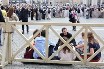 Secondo giorno del conclave nella cappella Sistina in Vaticano