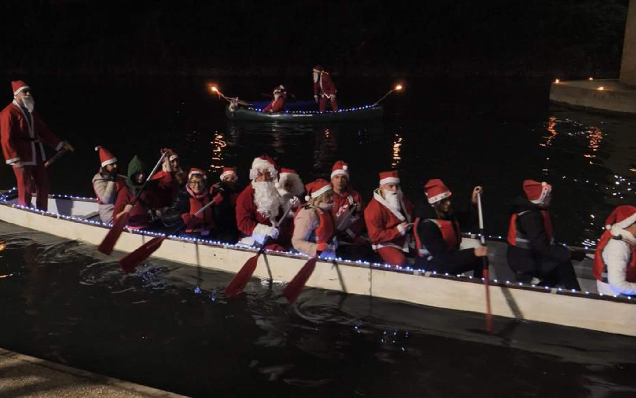 Babbo natale in canoa