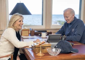 Come ogni famiglia americana, Joe e Jill Biden stanno trascorrendo il lungo fine settimana di Thanksgiving con figli e nipoti nella loro casa di Nantucket, in Massachusetts