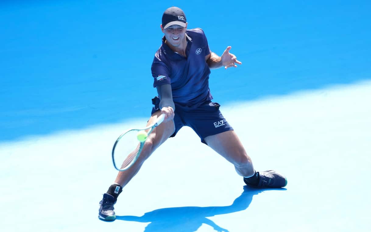 https://static.sky.it/editorialimages/821687ef3f92314f8429640b43484018f61d3948/skysport/it/tennis/video/2025/09/27/darderi-brooksby-atp-tokyo-highlights-1038953/darderi_ipa_4.jpg?im=Resize,width=1218