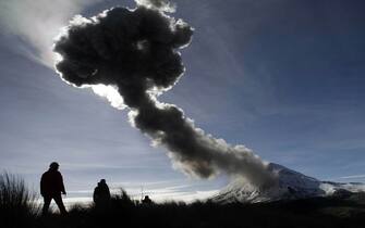 People look at the Popocatepetl volcano as it spews ash from the Paso de Cortes community, in Puebla State, Mexico on December 28, 2014. AFP PHOTO / J Guadalupe Perez        (Photo credit should read J GUADALUPE PEREZ/AFP via Getty Images)