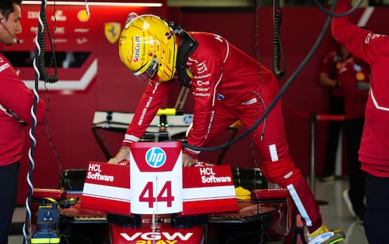https://static.sky.it/editorialimages/82612c84099c48494b44fc76ed3cb39fb54ee594/skysport/it/motori/formula-1/video/2025/07/04/f1-gp-silverstone-bobbi-commento/ferrari_hamilton-ipa.jpg?im=Resize,width=565
