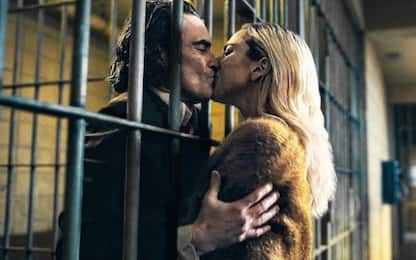 Joker: Folie à Deux, la clip con Lady Gaga che bacia Joaquin Phoenix