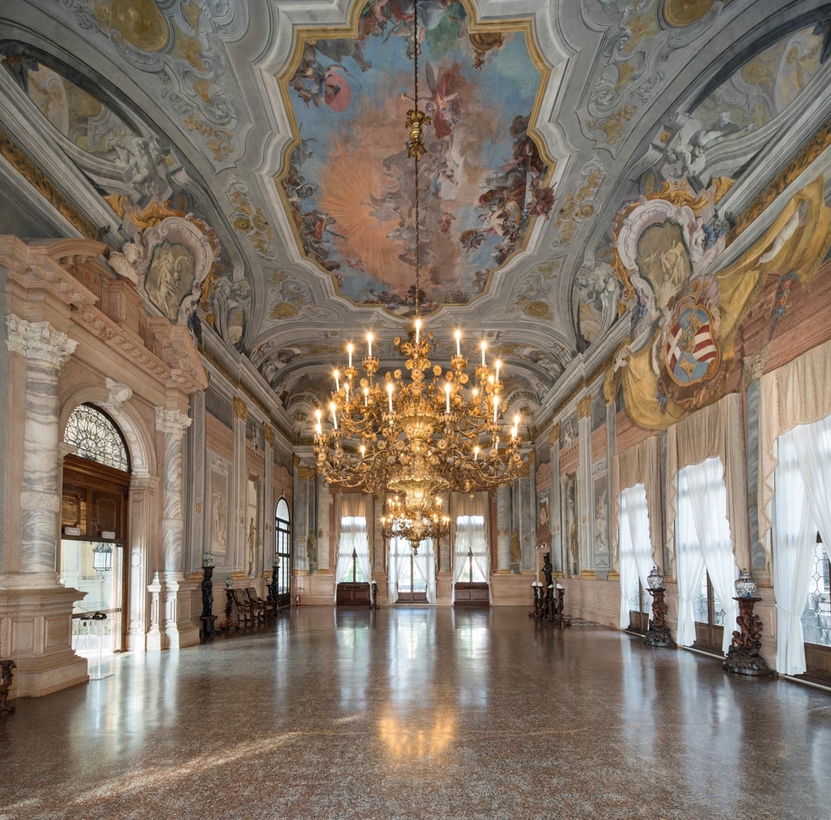 Salone-da-ballo-Ca-Rezzonico-Fondazione-Musei-Civici-di-Venezia-Venezia.-Courtesy-of-Fondazione-Musei-Civici-di-Venezia.-Photo-Matteo-de-Fina-1..jpg