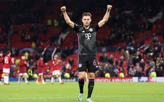 epa11025619 Joshua Kimmich of Bayern Munich celebrates after the team won the UEFA Champions League group match between Manchester United and FC Bayern Munich, in Manchester, Britain, 12 December 2023.  EPA/ADAM VAUGHAN