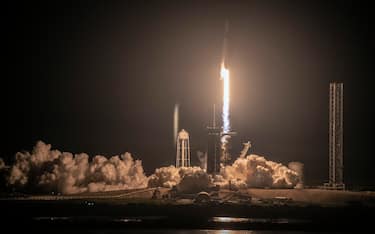 epa10498237 The SpaceX Crew-6 mission lifts off on a Falcon 9 rocket from Launch Complex 39A at the Kennedy Space Center, Florida, USA, 02 March 2023. According to the NASA, the SpaceX s Dragon spacecraft Endeavour, powered by the company s Falcon 9 rocket, will carry NASA astronauts Stephen Bowen and Warren  Woody  Hoburg, UAE (United Arab Emirates) astronaut Sultan Alneyadi, and Roscosmos cosmonaut Andrey Fedyaev on a 25-hour trip to the space station.  EPA/CRISTOBAL HERRERA-ULASHKEVICH