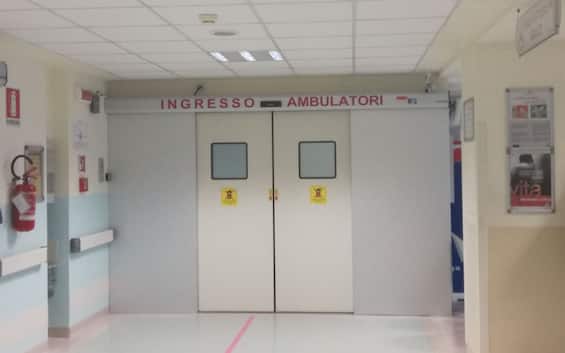 neonati morti a bolzano il batterio era nel dispenser del detergente per biberon