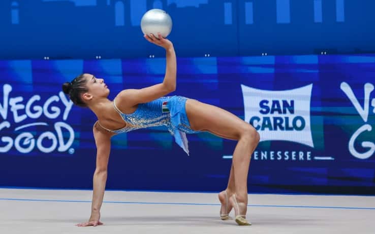 Mondiali ginnastica ritmica, Sofia Raffaeli argento nel cerchio e nella  palla