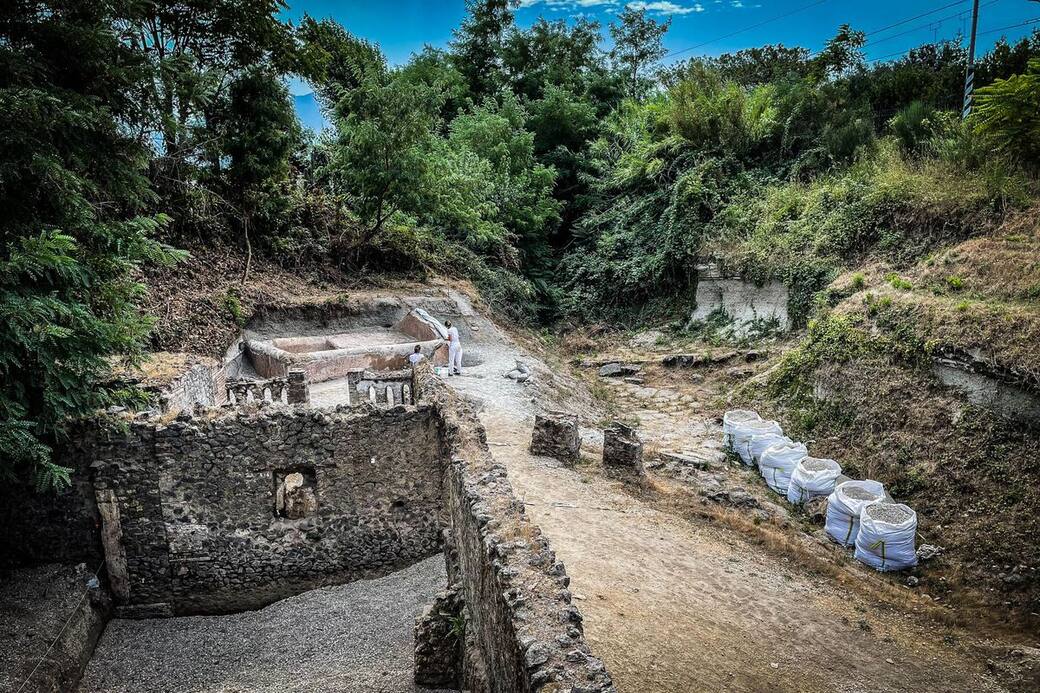 Tomba_di_Porta_Sarno._Photo_Cesare_Abbate._Courtesy_Parco_Archeologico_di_Pompei.jpg_.jpeg