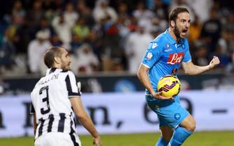 Napoli's Argentinian forward Gonzalo Higuain celebrates after scoring the 1-1 during the Italian Super Cup final soccer match between Juventus FC and SSC Napoli  at the Al Sadd stadium in Doha, Qatar, 22 December 2014.  
ANSA/STR