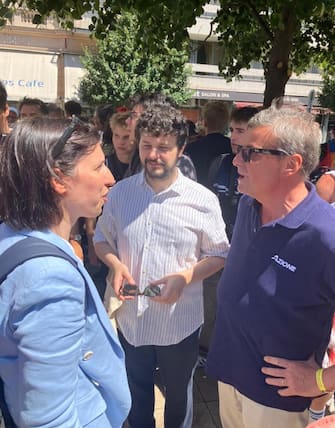 La segretaria del Pd Elly Schlein e il leader di Azione Carlo Calenda a Budapest, 28 giugno 2025. ANSA/Marcello Campo