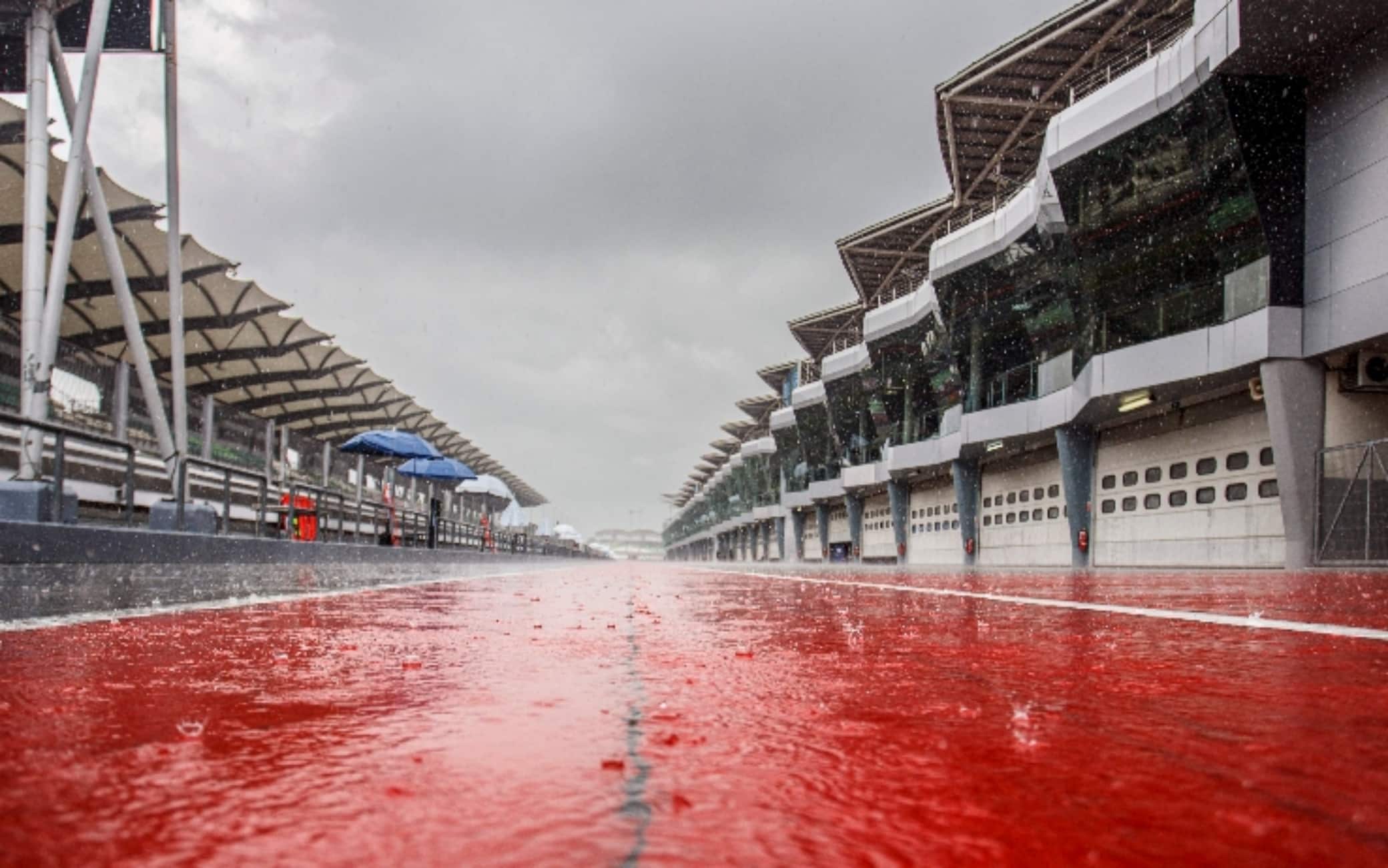 Pioggia nel paddock MotoGP