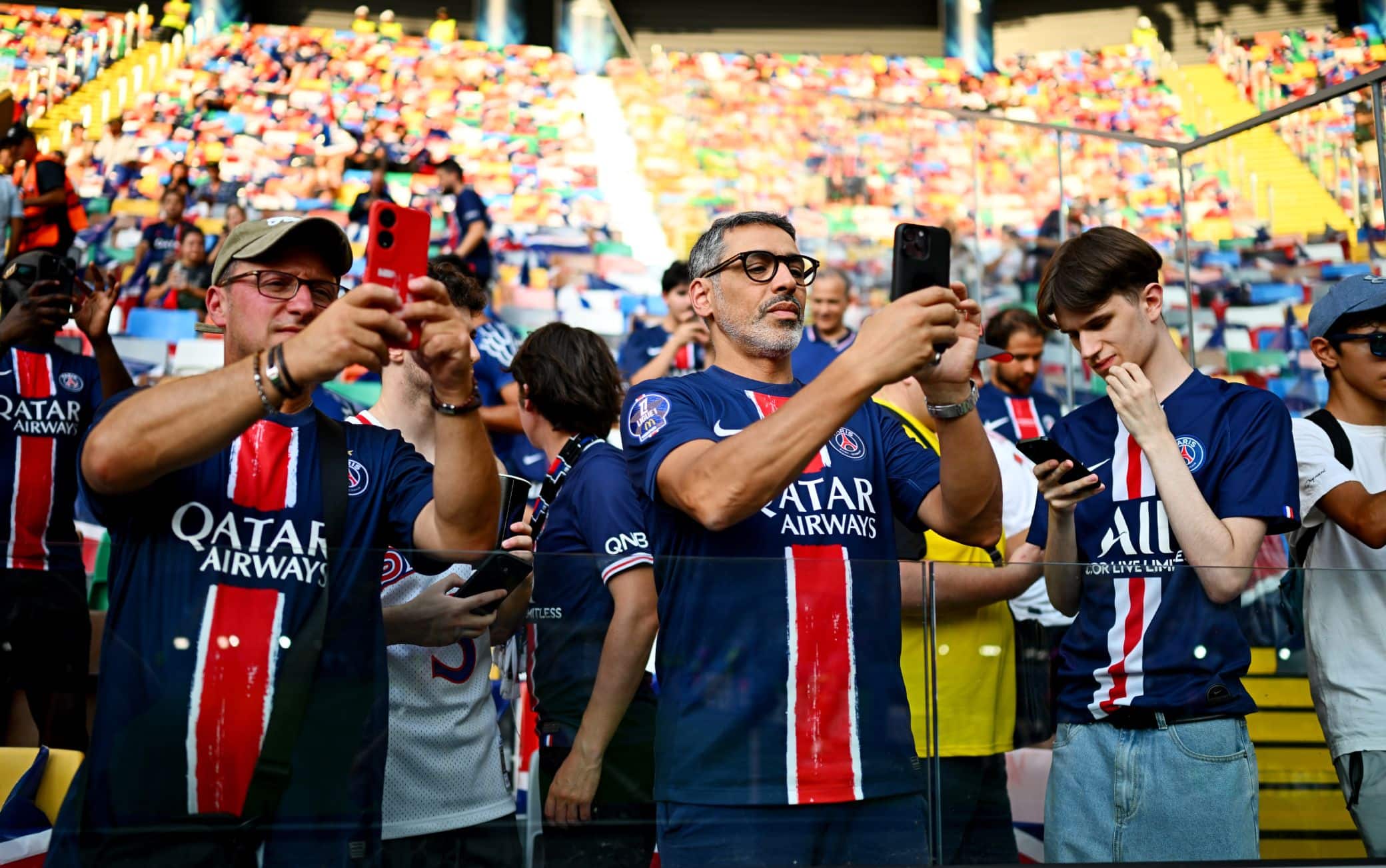 L'attesa dei tifosi a Udine. 