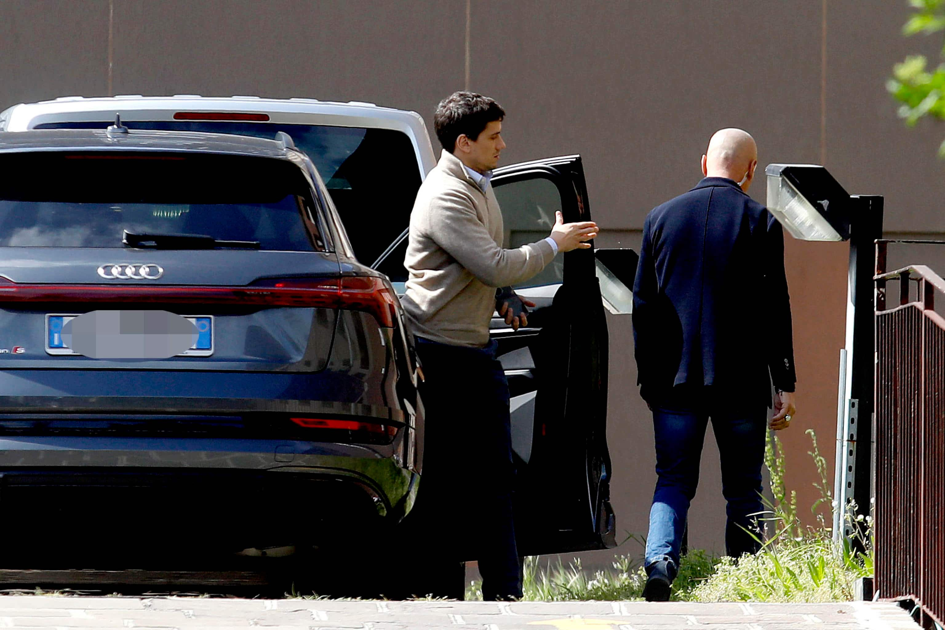 Luigi Berlusconi in visita al padre ricoverato all'ospedale San Raffaele