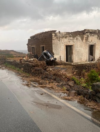 Le foto della tromba d'aria a Pantelleria