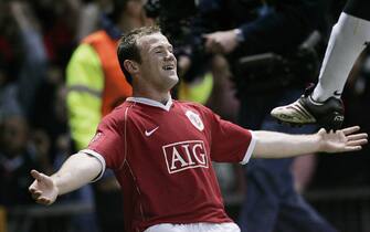 epa00980590 Manchester United's Wayne Rooney celebrates his goal to put Manchester United 3-0 up against AS Roma during their Champions League Quarter Final Second Leg soccer match at Old Trafford, Manchester, north west England, Tuesday 10 April 2007.   ANSA / EPA/MAGI HAROUN UK  &amp;  IRELAND OUT / PAL