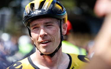 epa10414759 Rohan Dennis of team Jumbo Visma looks on after victory during the Men's Stage 2, Brighton to Victor Harbor of the 2023 Santos Tour Down Under professional road bicycle race in Adelaide, Australia 19 January 2023.  EPA/MATT TURNER AUSTRALIA AND NEW ZEALAND OUT