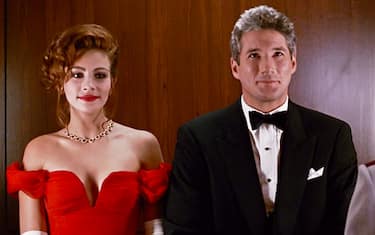 USA. Julia Roberts and Richard Gere in a scene from the ©Warner Bros movie: Pretty Woman (1990).
Plot: A man in a legal but hurtful business needs an escort for some social events, and hires a beautiful prostitute he meets... only to fall in love.   
Ref: LMK110-J6989-191120
Supplied by LMKMEDIA. Editorial Only.
Landmark Media is not the copyright owner of these Film or TV stills but provides a service only for recognised Media outlets. pictures@lmkmedia.com
